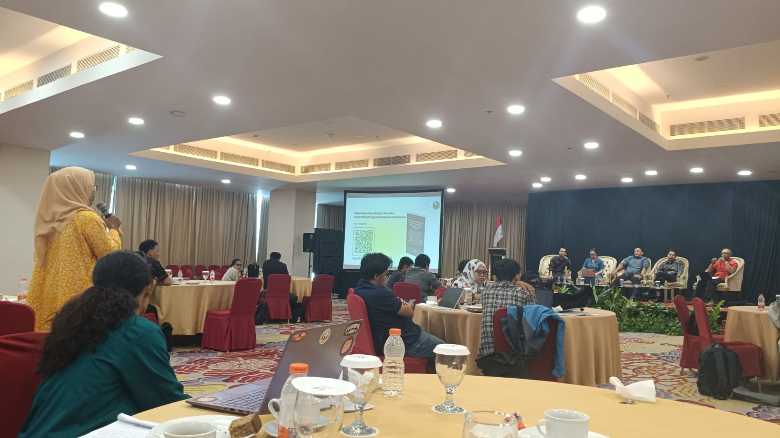 foto kegiatan KONSOLIDASI MASYARAKAT SIPIL DI MAKASSAR: TUNTUT REGULASI SERIUS DAN AKUNTABILITAS PENGGUNAAN SPYWARE DI INDONESIA
